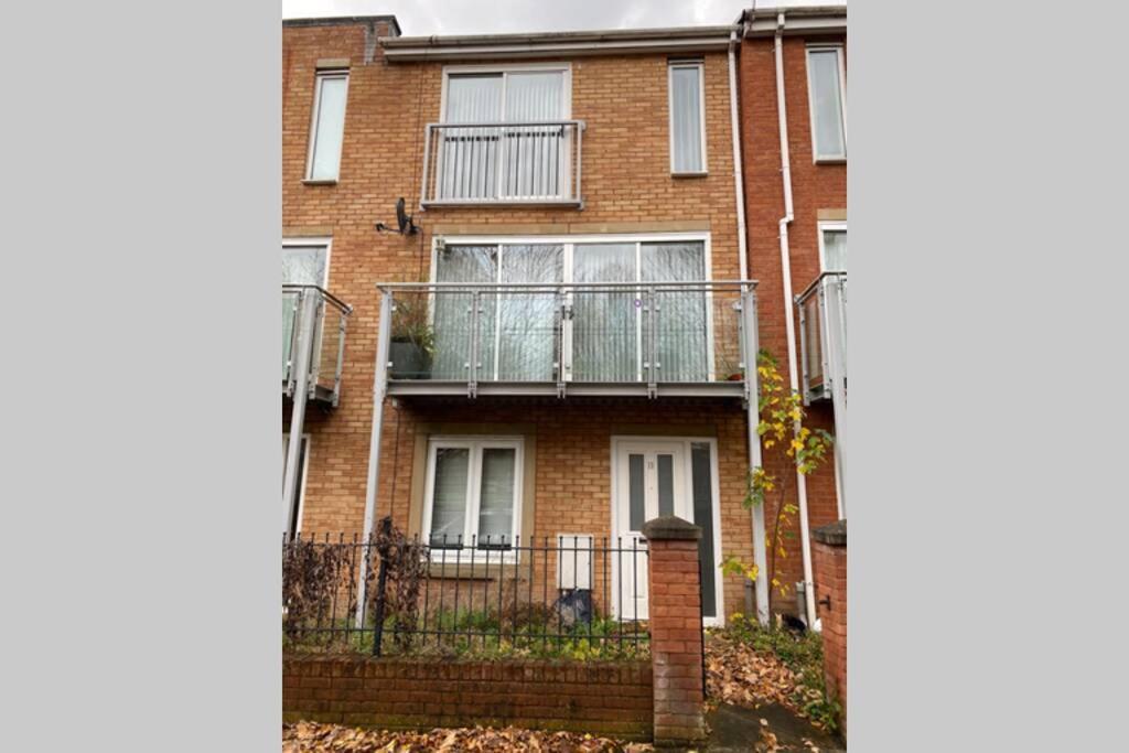 Large 5-Bed City Centre Townhouse With Secure Parking Manchester Exteriör bild